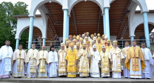 У Марійському духовному центрі «Зарваниця» рукоположили нового єпископа УГКЦ.(ФОТО,ВІДЕО)) У Марійському духовному центрі «Зарваниця» рукоположили нового єпископа УГКЦ.(ФОТО,ВІДЕО))